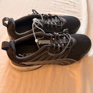 Puma Men's Gray and Black Sneakers